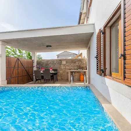 Kuca Maja Holiday home *