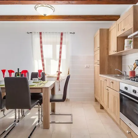 Holiday home Kuca Maja